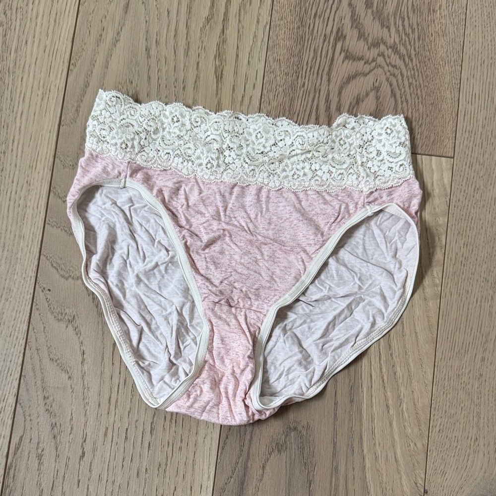 SOMA Pink Heather Bikini Briefs – White Lace Waistband